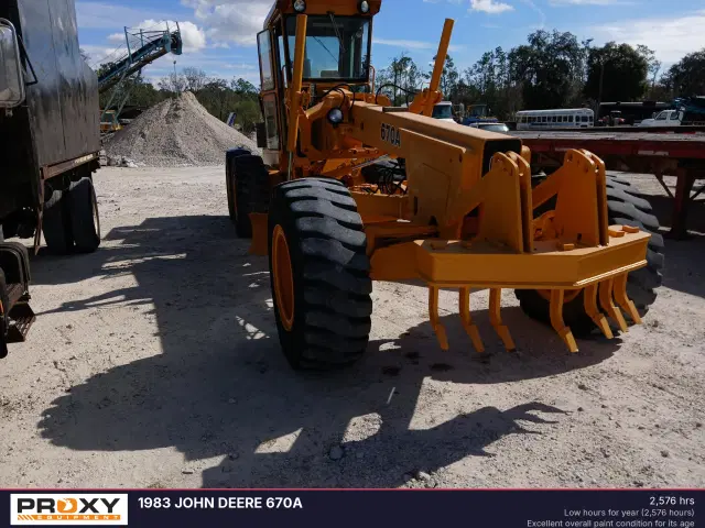 Image of John Deere 670A equipment image 1