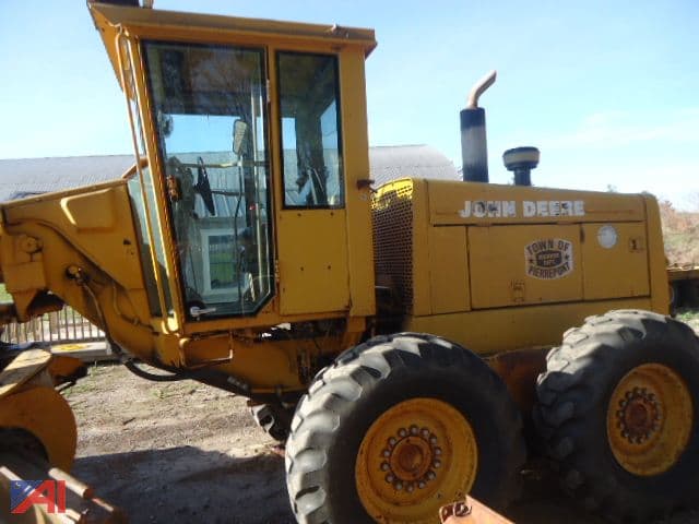 Image of John Deere 672B equipment image 4