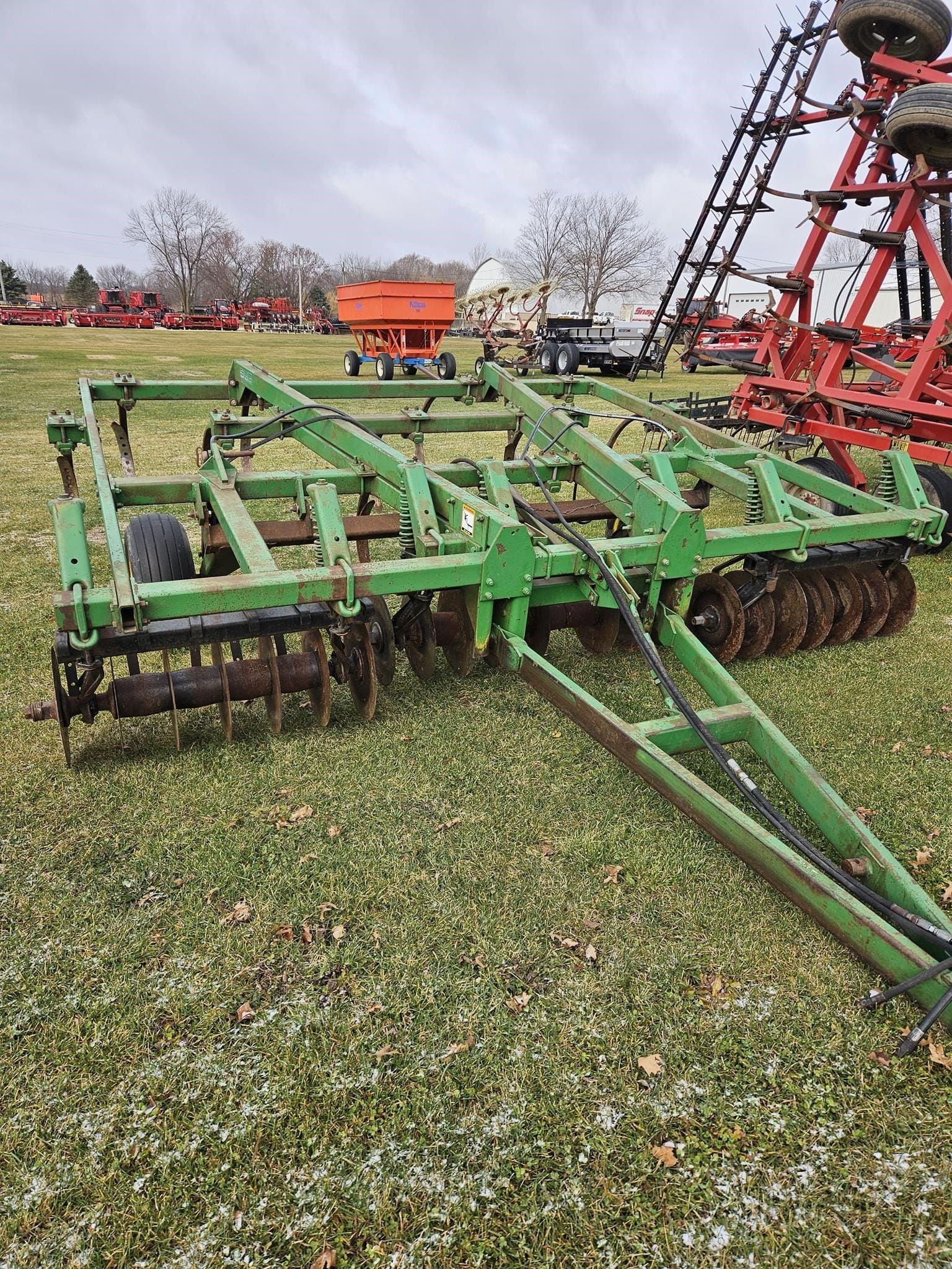 1983 John Deere 712 Equipment Image0