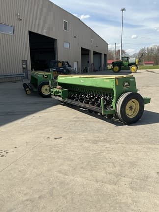 Image of John Deere 8300 equipment image 3