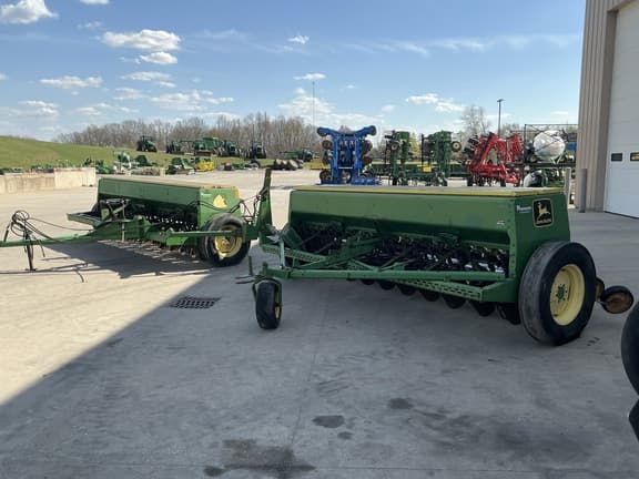 Image of John Deere 8300 equipment image 1