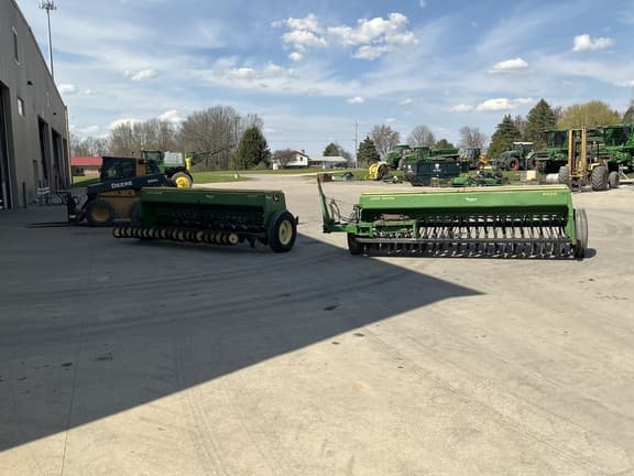 Image of John Deere 8300 equipment image 4