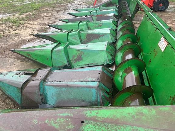 Image of John Deere 843 equipment image 2