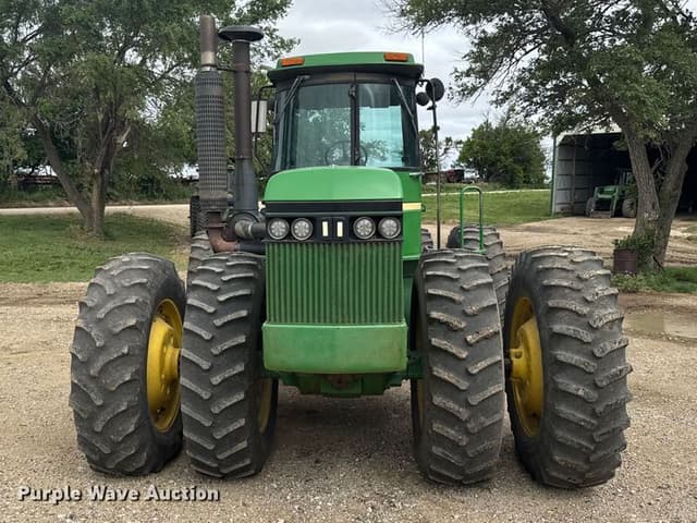 Image of John Deere 8450 equipment image 1