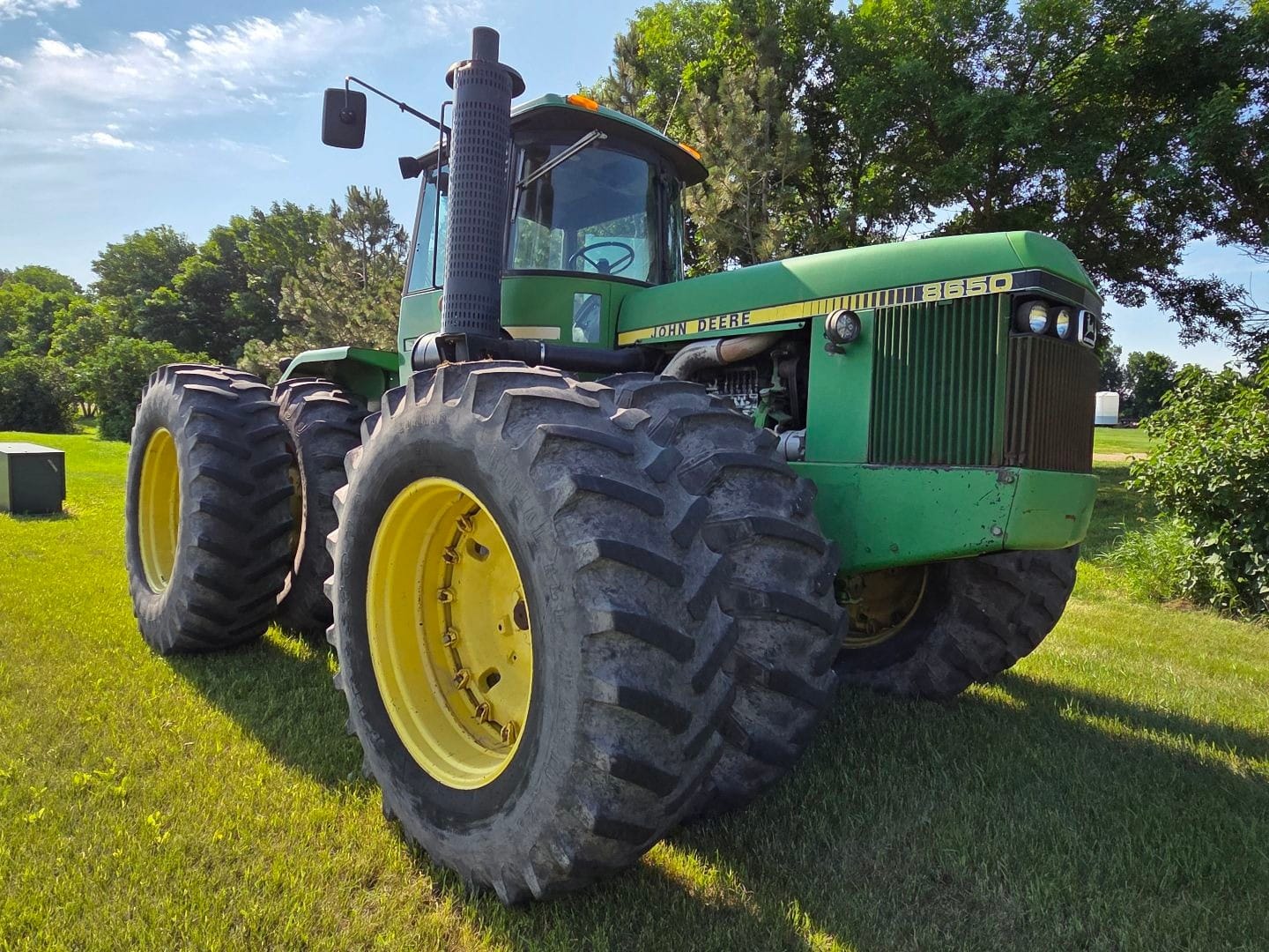 1983 John Deere 8650 Equipment Image0