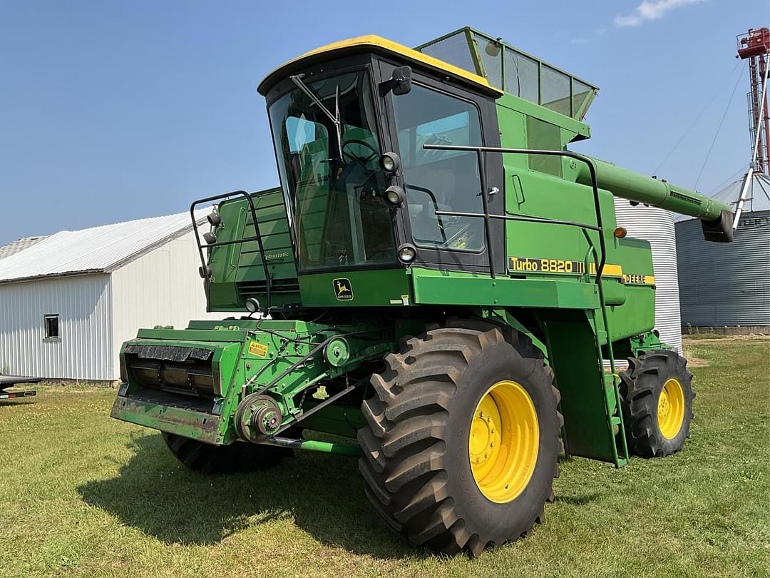 Image of John Deere 8820 Primary image