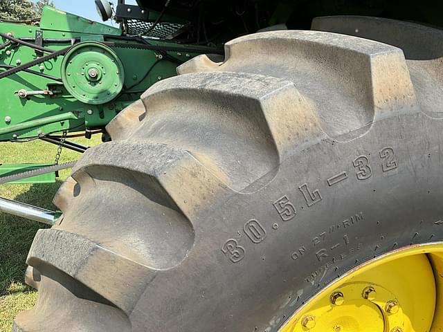 Image of John Deere 8820 equipment image 1