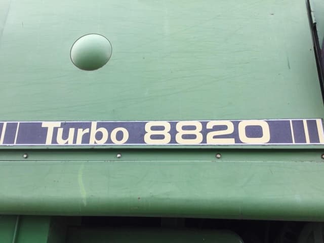 Image of John Deere 8820 equipment image 1