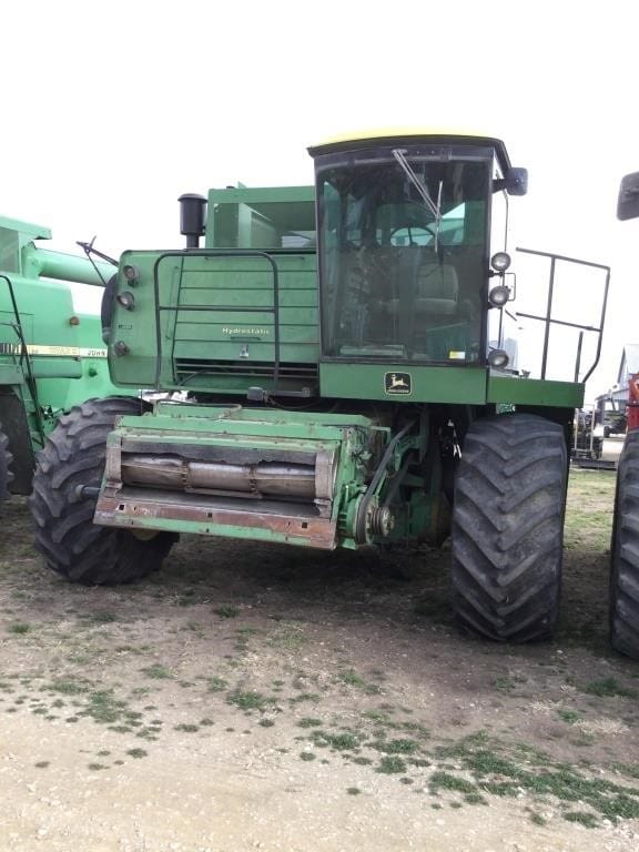 1983 John Deere 8820 Equipment Image0