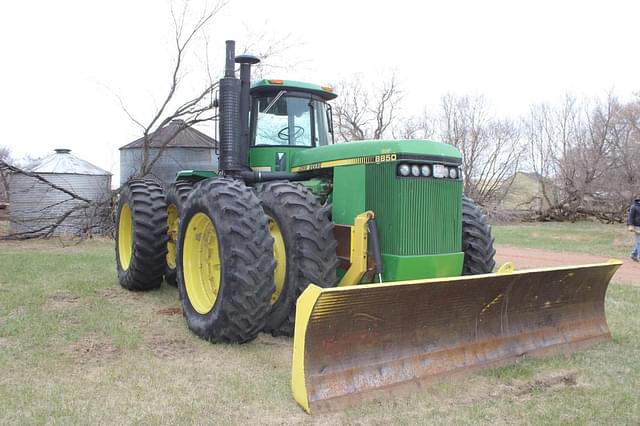 Image of John Deere 8850 equipment image 1