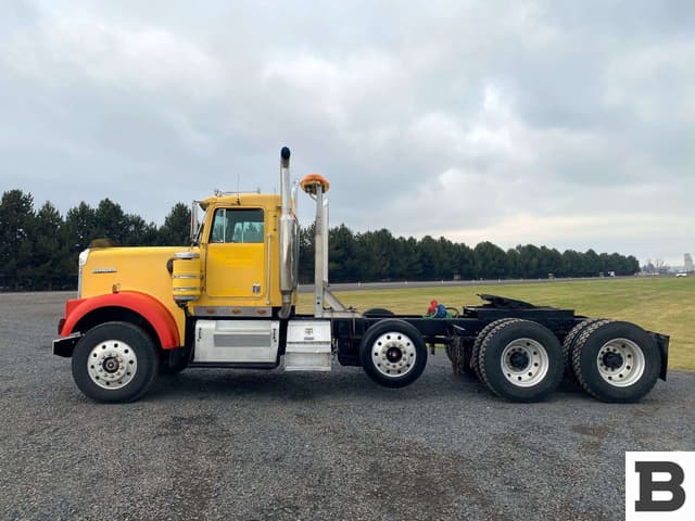 Image of Kenworth W900 equipment image 1