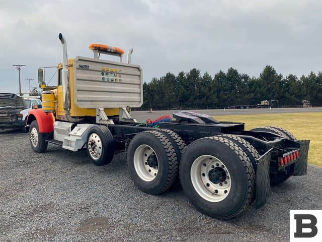 Image of Kenworth W900 equipment image 2