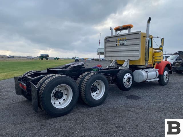 Image of Kenworth W900 equipment image 4