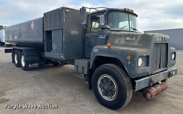 Image of Mack DM492S equipment image 2