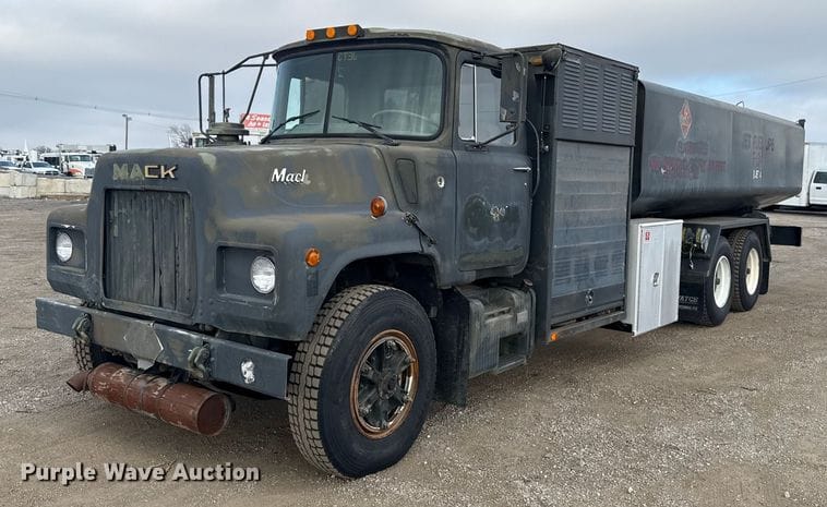 1983 Mack DM492S Equipment Image0