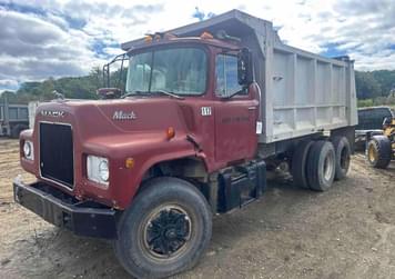 Main image Mack DM685S