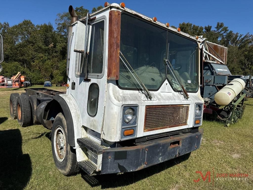 Main image Mack MR685S