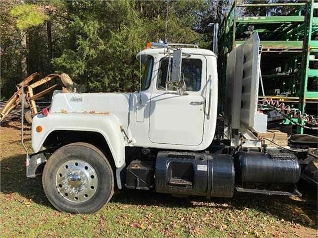 Image of Mack R686ST equipment image 4