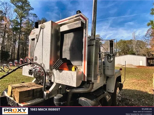 Image of Mack R686ST equipment image 2