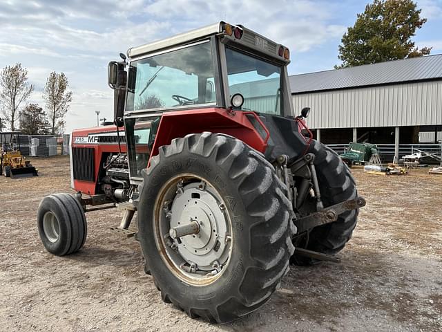 Image of Massey Ferguson 2745 equipment image 4