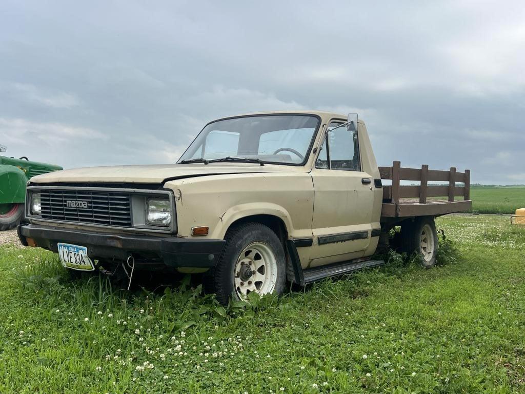 Image of Mazda B2200 Primary image