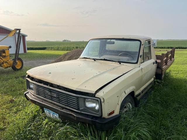 Image of Mazda B2200 equipment image 4