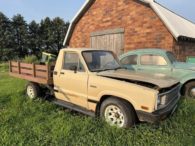 Image of Mazda B2200 equipment image 2