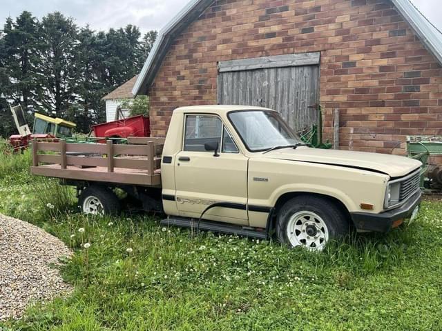Image of Mazda B2200 equipment image 1