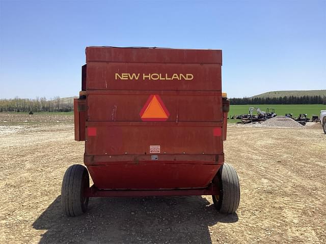 Image of New Holland 855 equipment image 4