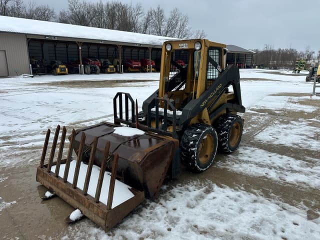 Image of New Holland L455 equipment image 4