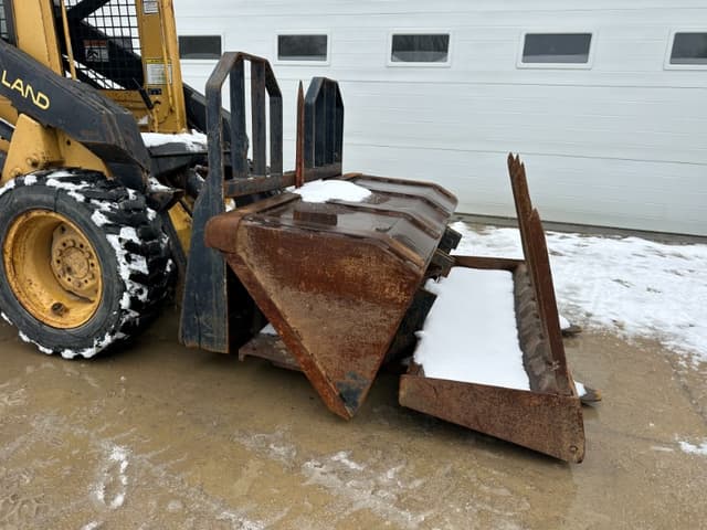 Image of New Holland L455 equipment image 2