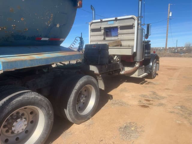 Image of Peterbilt 359 equipment image 2