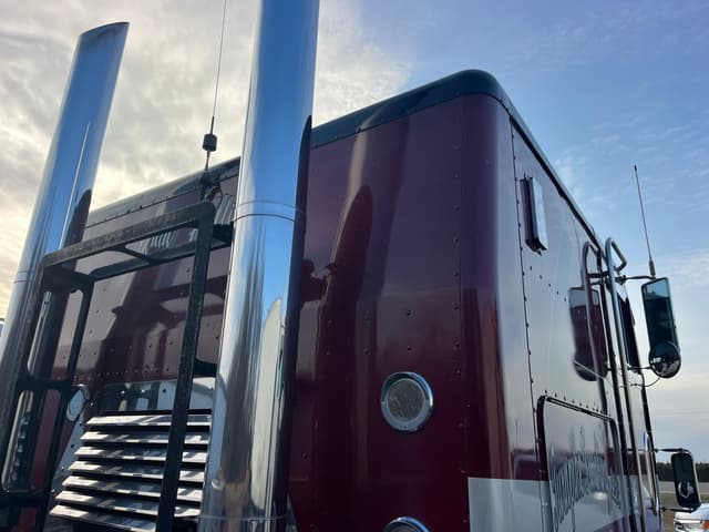 Image of Peterbilt 60 equipment image 4