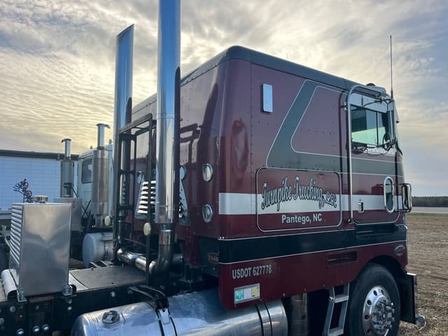 Image of Peterbilt 60 equipment image 3