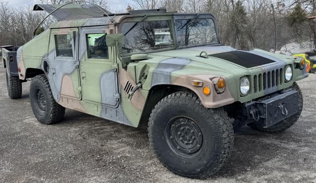 Image of AM General M998 equipment image 2