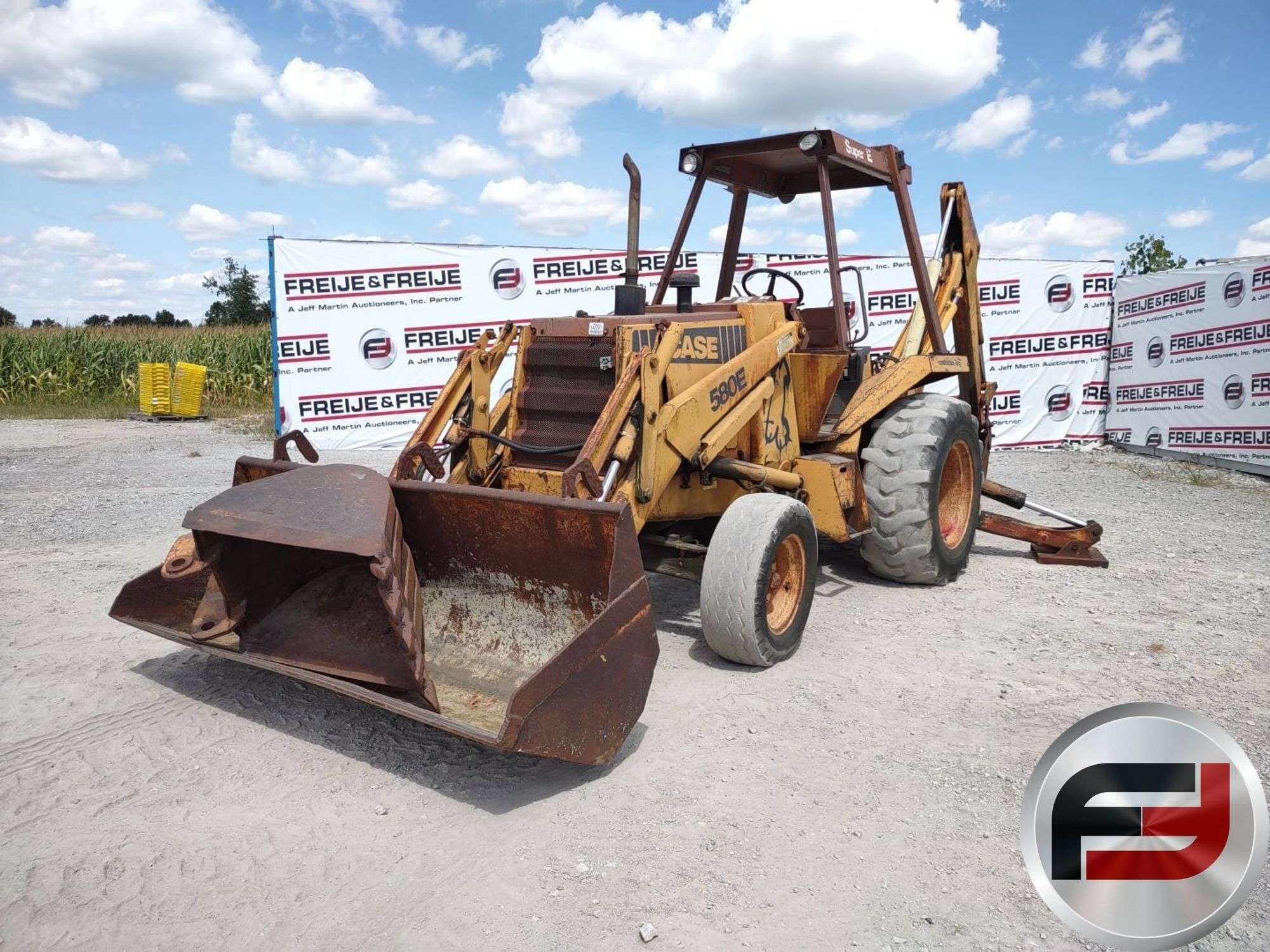 1984 Case 580 Super E Equipment Image0