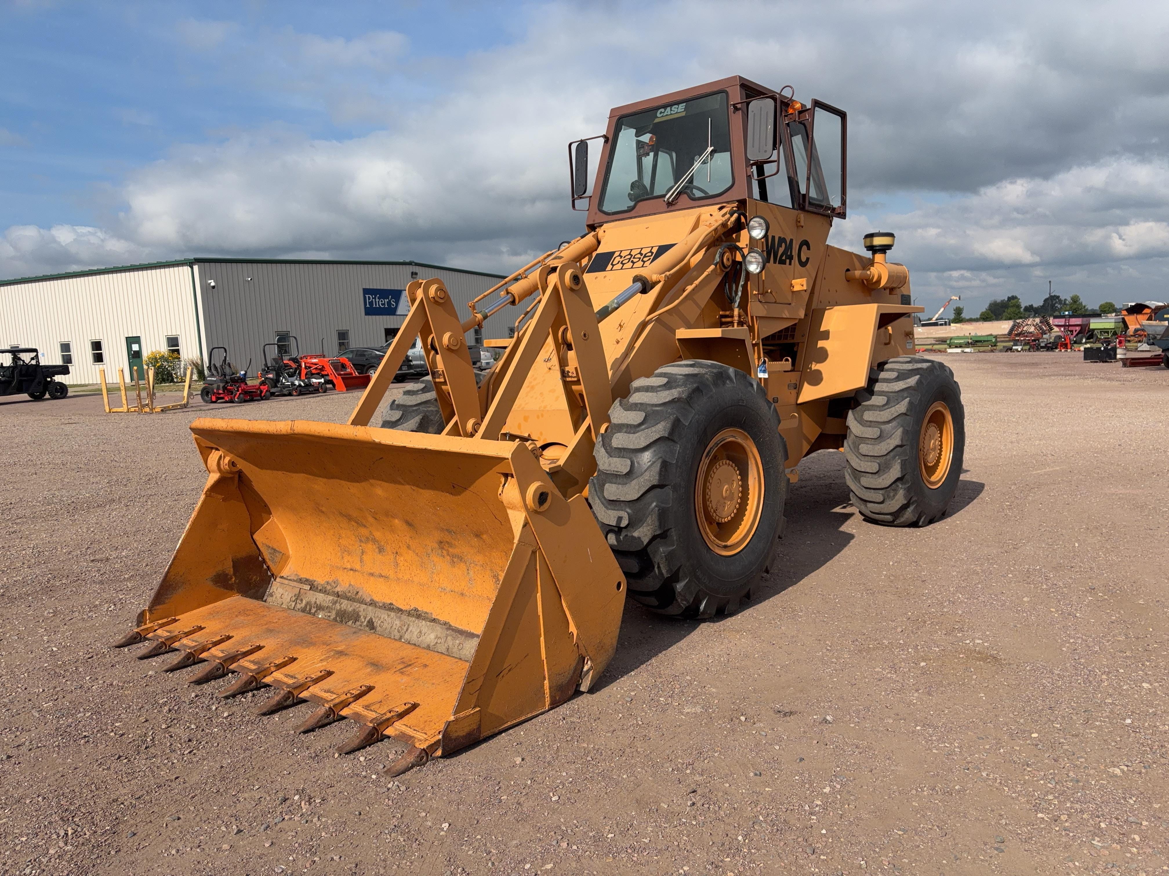 1984 Case MW24C Equipment Image0