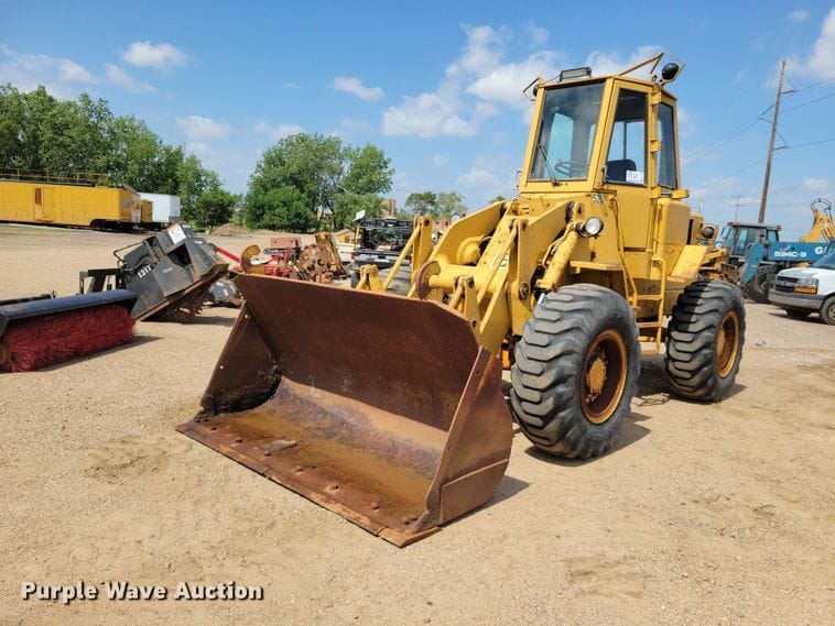 1984 Caterpillar 930 Equipment Image0