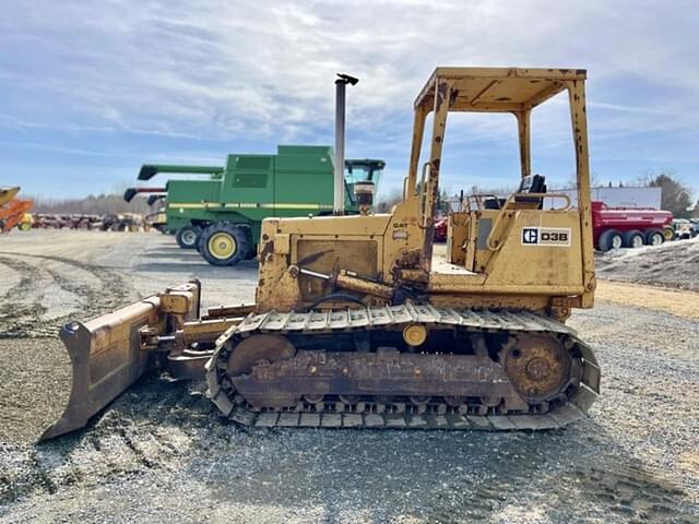 Image of Caterpillar D3B equipment image 2