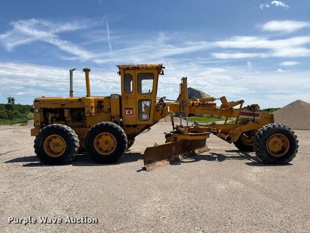 Image of Champion D-565 equipment image 3