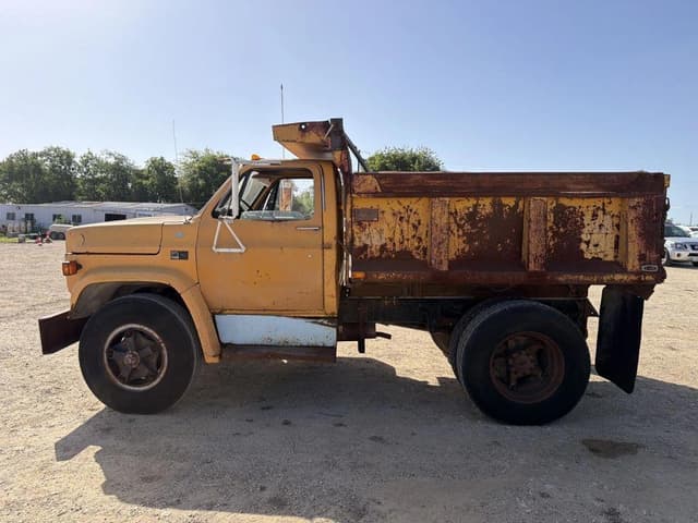 Image of Chevrolet 70 equipment image 1