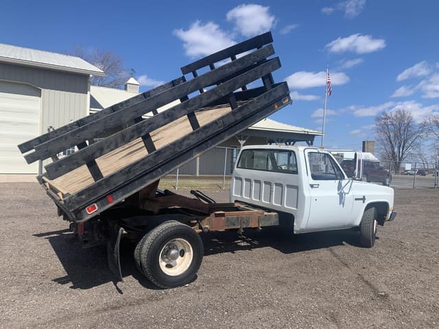 Image of Chevrolet C30 equipment image 3