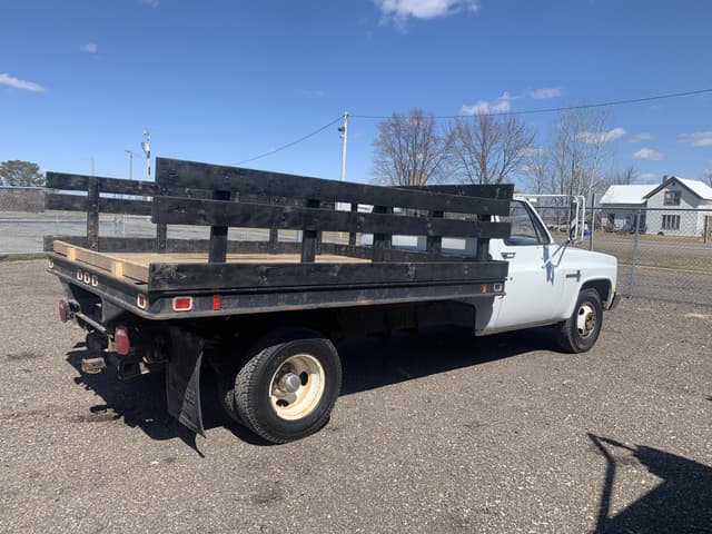 Image of Chevrolet C30 equipment image 2