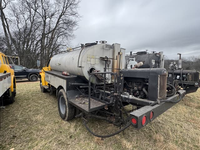 Image of Chevrolet C60 equipment image 1