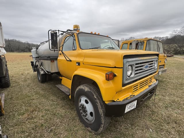Image of Chevrolet C60 equipment image 3