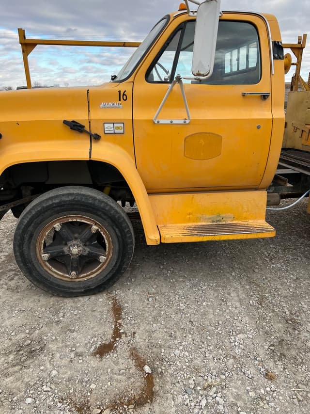 Image of Chevrolet C60 equipment image 1