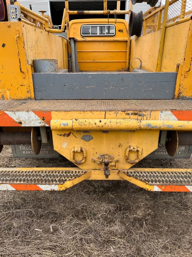 Image of Chevrolet C60 equipment image 4