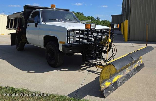 Image of Chevrolet D30 equipment image 2
