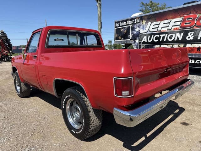 Image of Chevrolet K10 equipment image 1