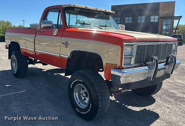 Image of Chevrolet K10 equipment image 2